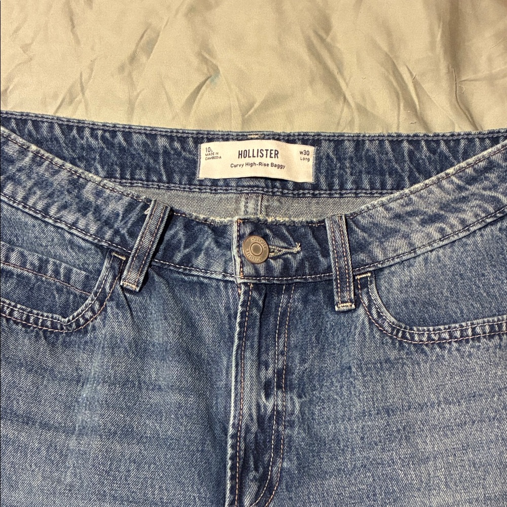 Hollister Curvy High Rise Baggy Jean